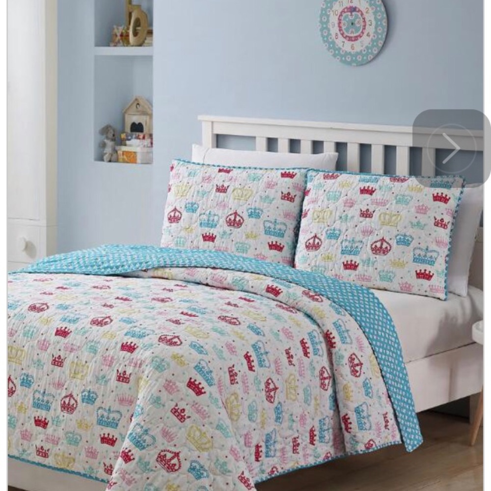 Adorable 3 piece reversible full size quilt set